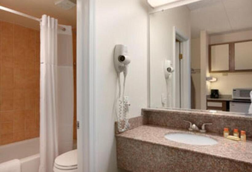 اتاق استاندارد با 2 تخت دوبل, Days Inn By Wyndham Virginia Beach At The Beach