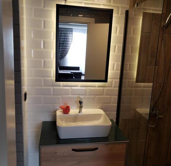 استودیوی استاندارد, Meyde Boutique Suites