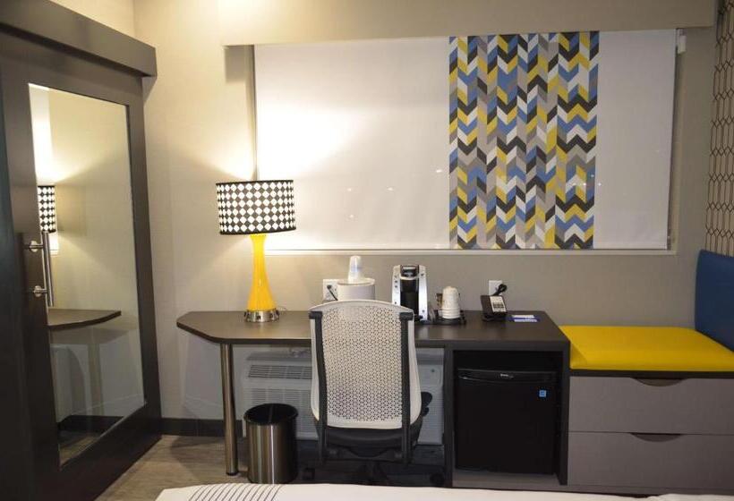 اتاق استاندارد با تخت بزرگ, Glō Best Western Tulsa Catoosa East Route 66