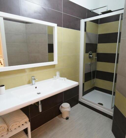 Четырехместный Номер Стандарт с Балконом, Casa Dante Bed&breakfast