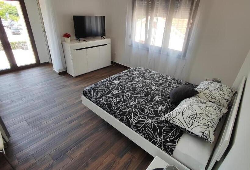 Standardzimmer mit Terrasse, Viktor Rooms And Apartments