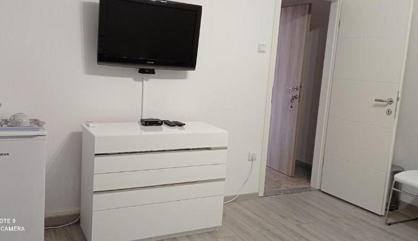 Deluxe Zimmer, Viktor Rooms And Apartments