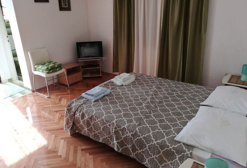 Deluxe Zimmer, Viktor Rooms And Apartments