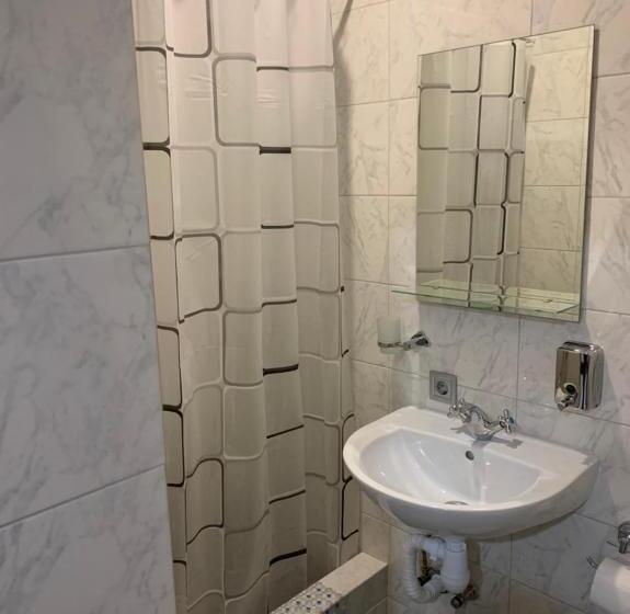 اتاق استاندارد چهار تخته, Guest House Max