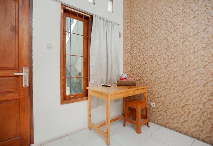 Номер Стандарт, Reddoorz Syariah Near Jatisampurna Hospital