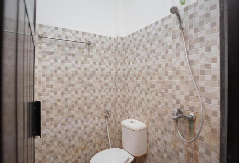 Номер Economy, Reddoorz Syariah Near Jatisampurna Hospital