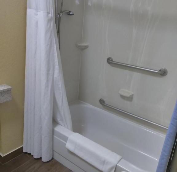 Номер Стандарт Кровать Кинг Адаптированный для Инвалидов, Baymont By Wyndham Madison Heights Detroit Area