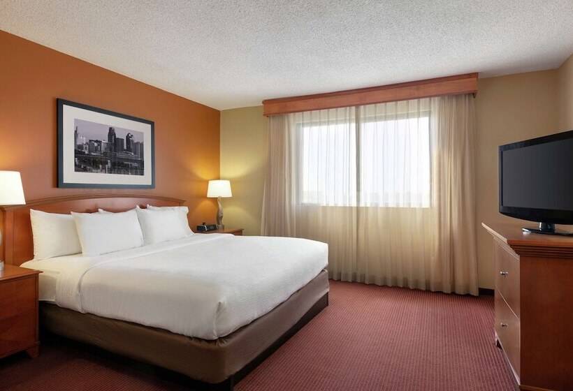 Люкс Премиум, Embassy Suites By Hilton Kansas City International Airport