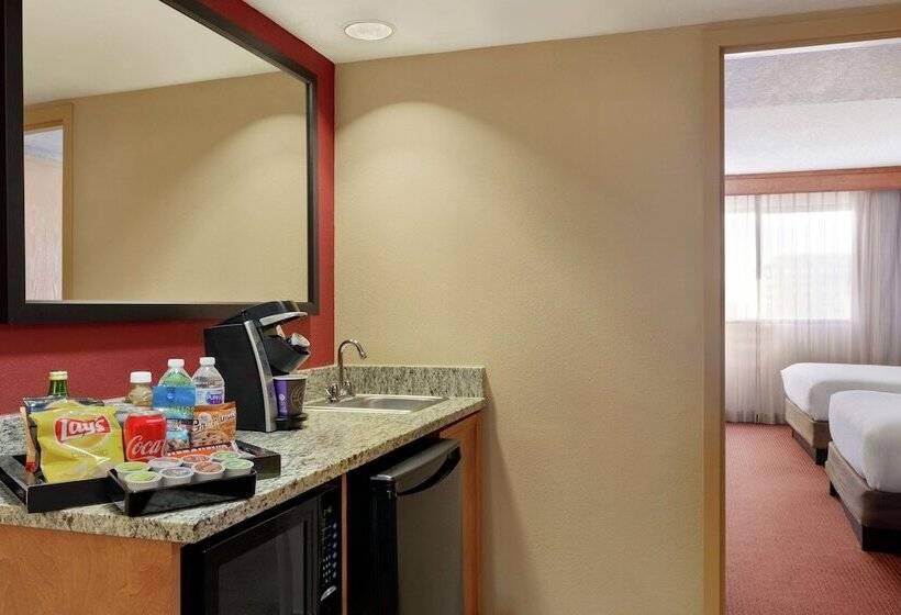 Люкс Премиум, Embassy Suites By Hilton Kansas City International Airport