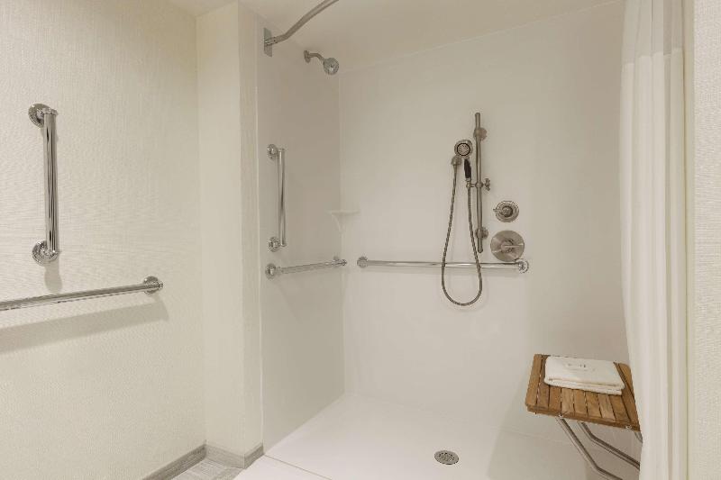 3 Bedroom Suite, Embassy Suites By Hilton Lexington/uk Coldstream