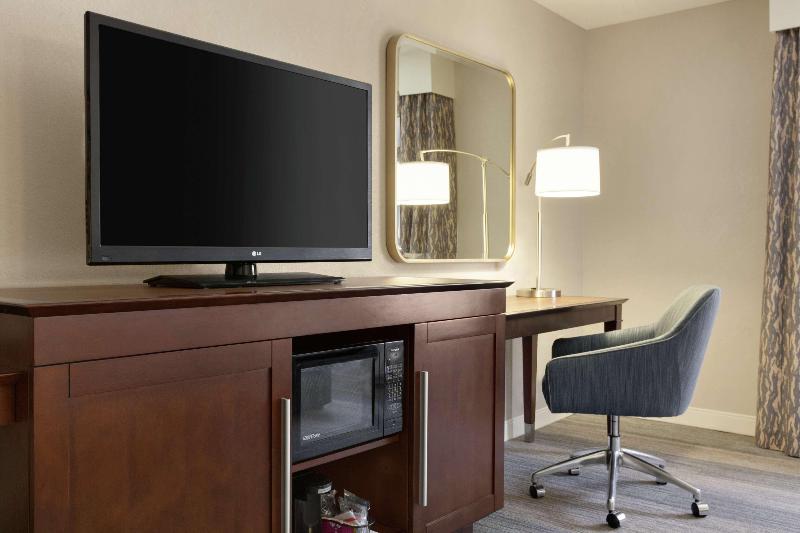 3 Bedroom Suite, Embassy Suites By Hilton Lexington/uk Coldstream