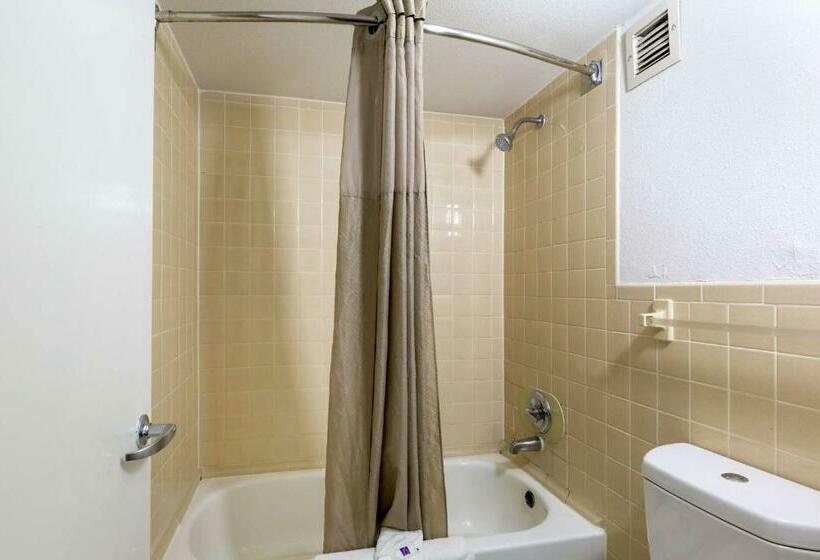Номер Deluxe Кровать Кинг, Motel 6 Houston, Tx  East