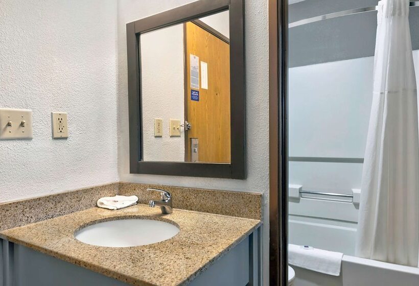 اتاق استاندارد با 2 تخت دوبل, Motel 6cedar Rapids, Ia  Airport