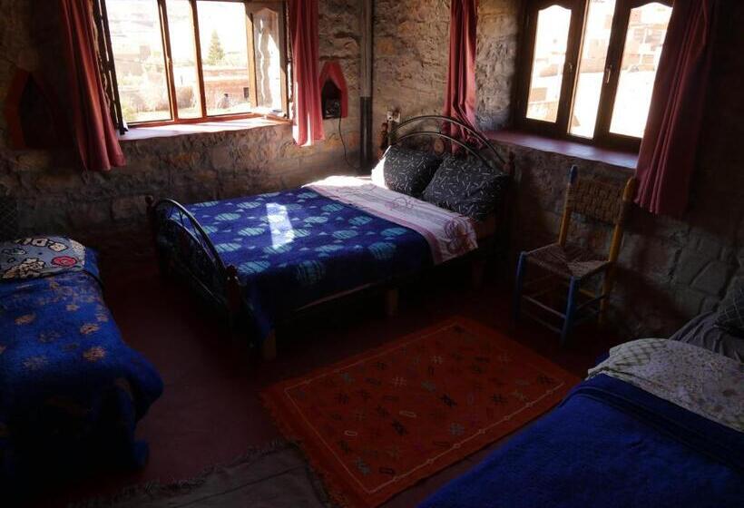 Номер Стандарт Четырехместный Совместный Санузел, Auberge Hostel Traditionnel