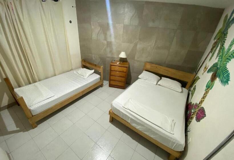 Standard Kolmen Hengen Huone, Casa Bugambilias Cancun   Hostel