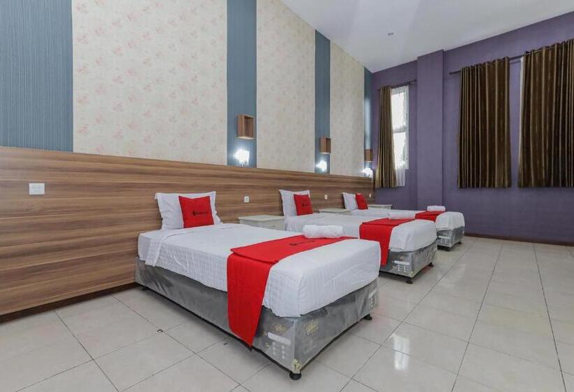 Семейный Номер, Reddoorz Syariah @ Klojen Malang