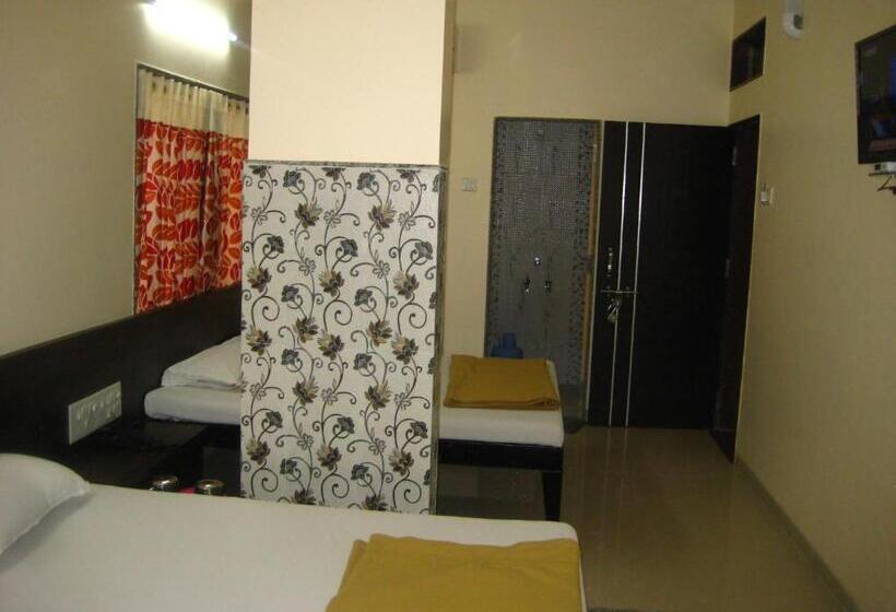 Quarto Familiar Deluxe, Yogiraj