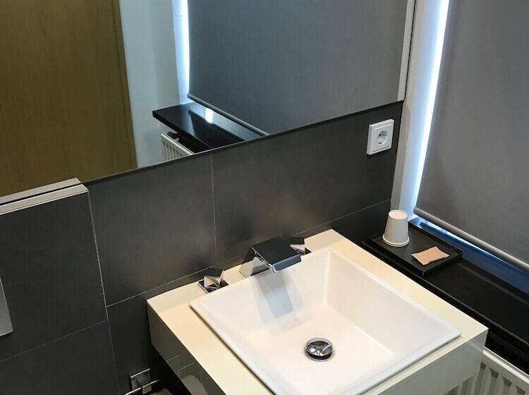 Standard Room, Rek Inn