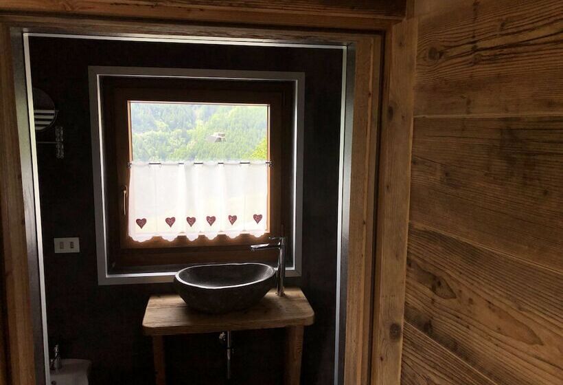 اتاق استاندارد با چشم‌انداز کوهستان, Chalet Saintbarthelemy