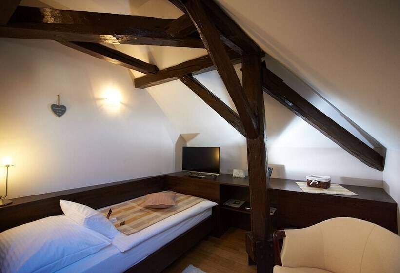 غرفة قياسية فردية, Sobe Bernarda