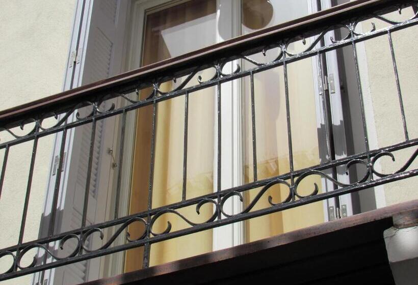 اتاق استاندارد, Alexandris