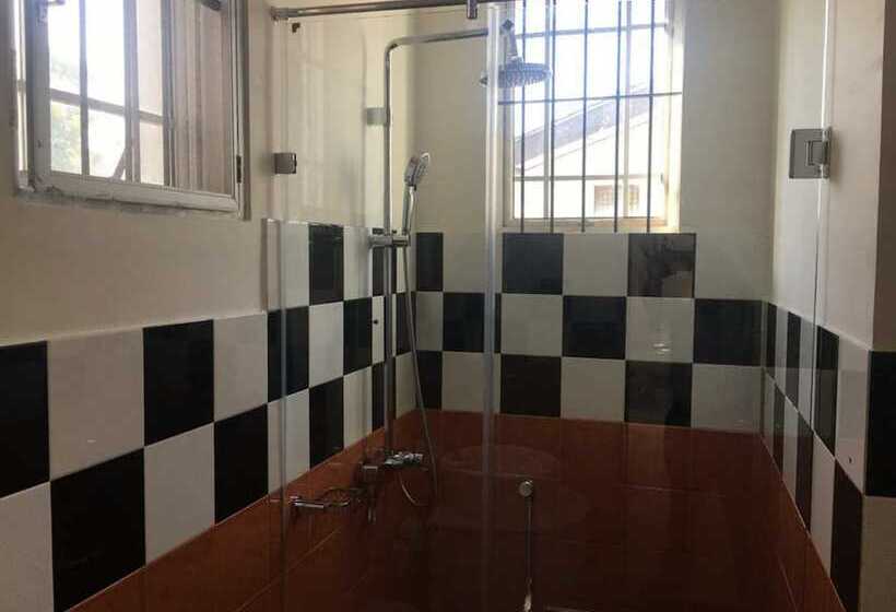 חדר סטנדרט לשלושה, Apna Colombo