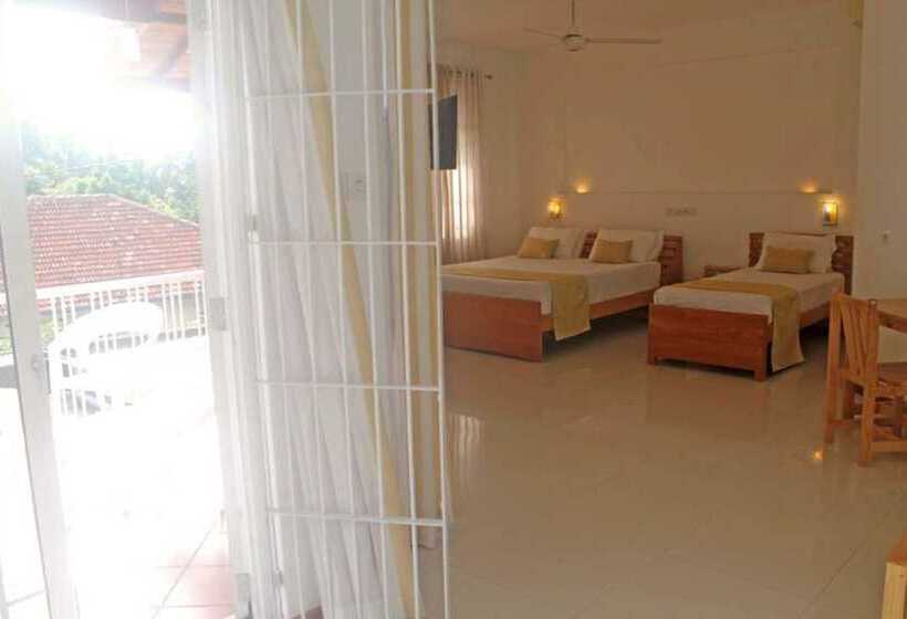 חדר סטנדרט לשלושה, Apna Colombo