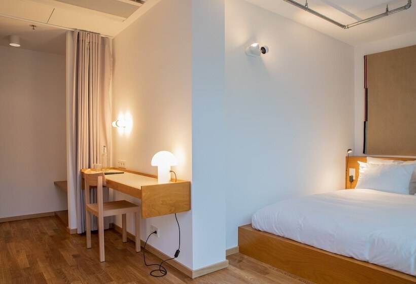 اتاق راحتی, Haus Im Tal