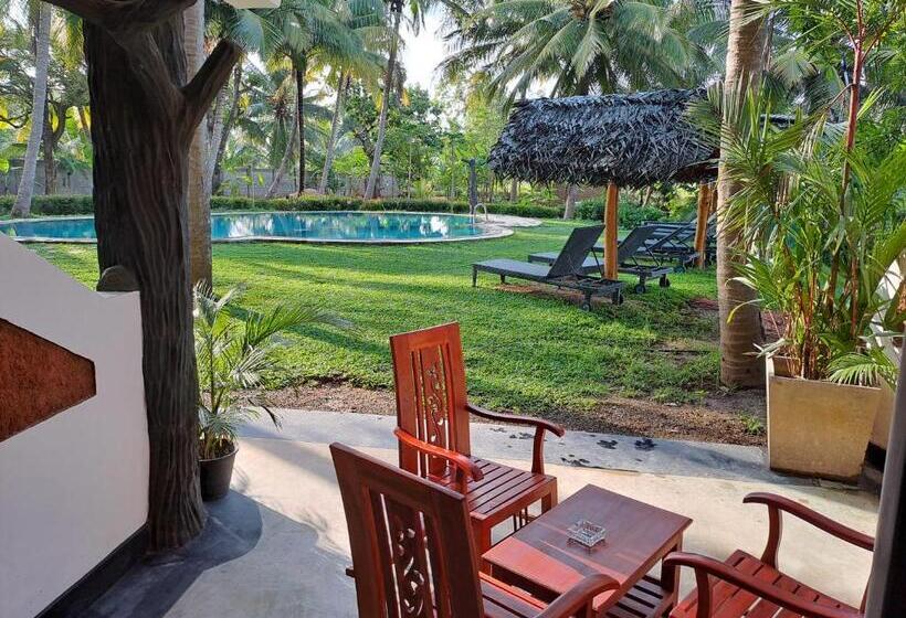 اتاق استاندارد سه تخته با چشم‌انداز استخر, The Nature Park Villa