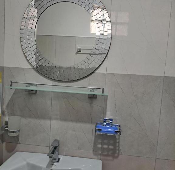 Семейный Номер Deluxe, B & B Charm