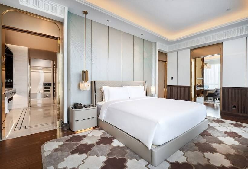 سوئیت اجرایی با تخت کینگ, Jin Bei Palace
