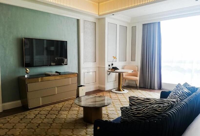 اتاق اجرایی با تخت بزرگ, Jin Bei Palace