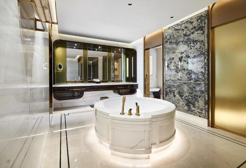 سوئیت اجرایی با تخت کینگ, Jin Bei Palace