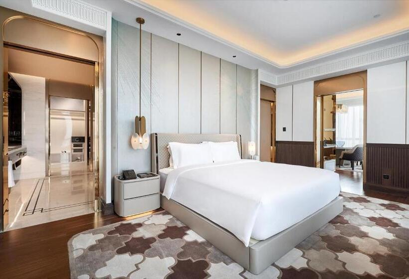 سوئیت اجرایی با تخت کینگ, Jin Bei Palace