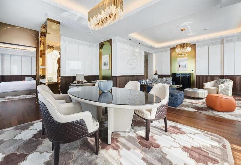 سوئیت اجرایی با تخت کینگ, Jin Bei Palace