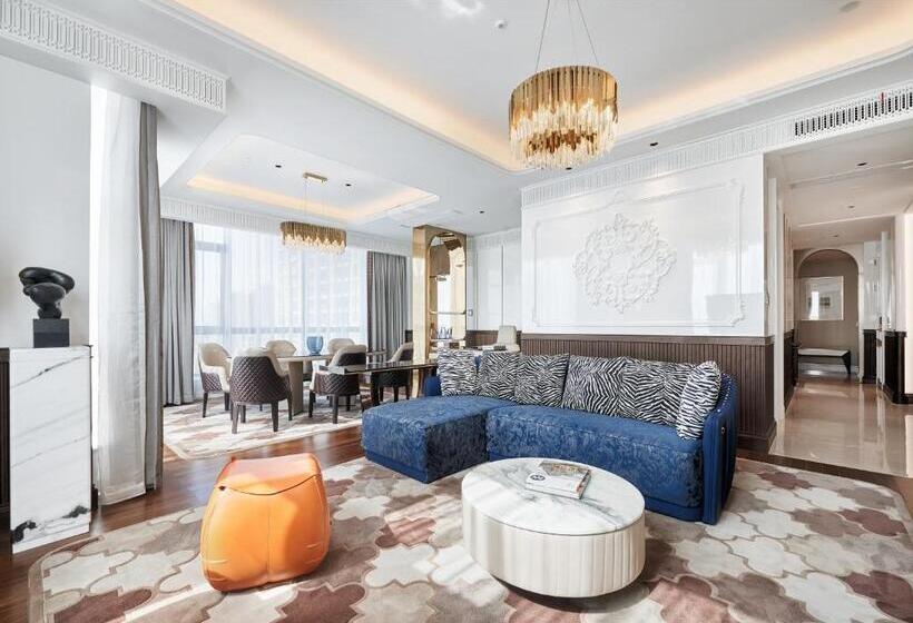 سوئیت اجرایی با تخت کینگ, Jin Bei Palace