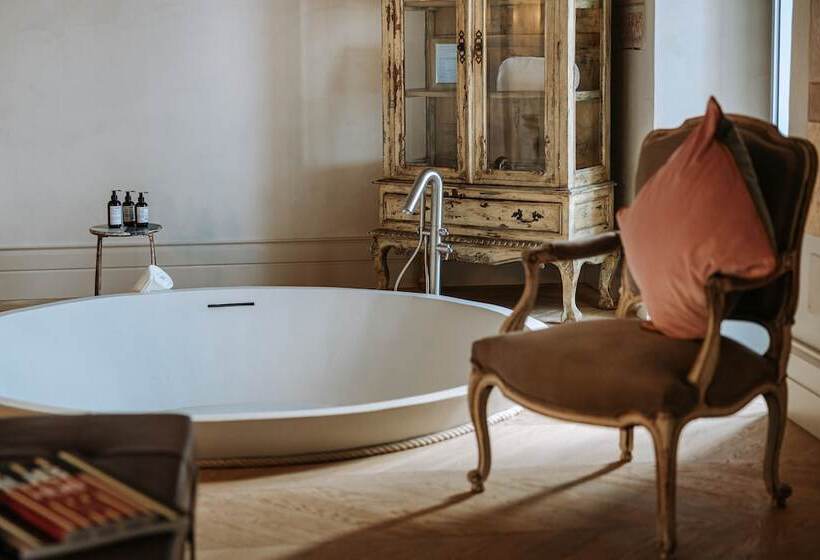 سوئیت پرزیدنت, Paragon 700 Boutique Hotel & Spa