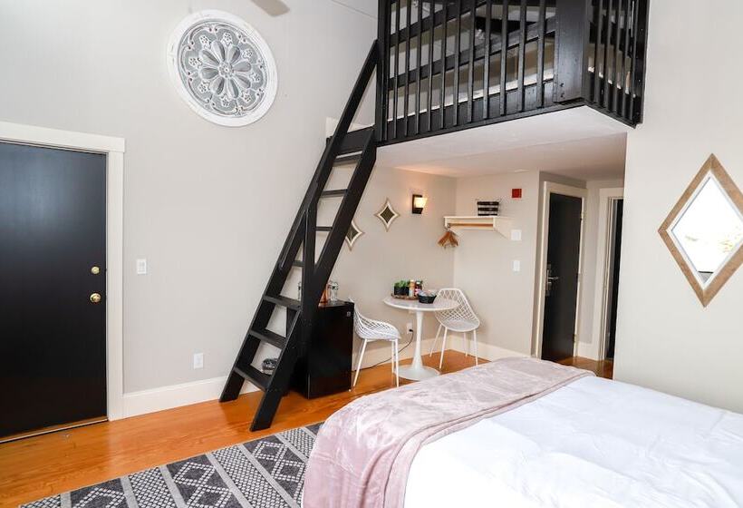 اتاق استاندارد, Gunstock Inn & Suites