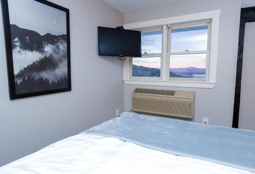 Standard studio with lake view, Gunstock Inn & Suites