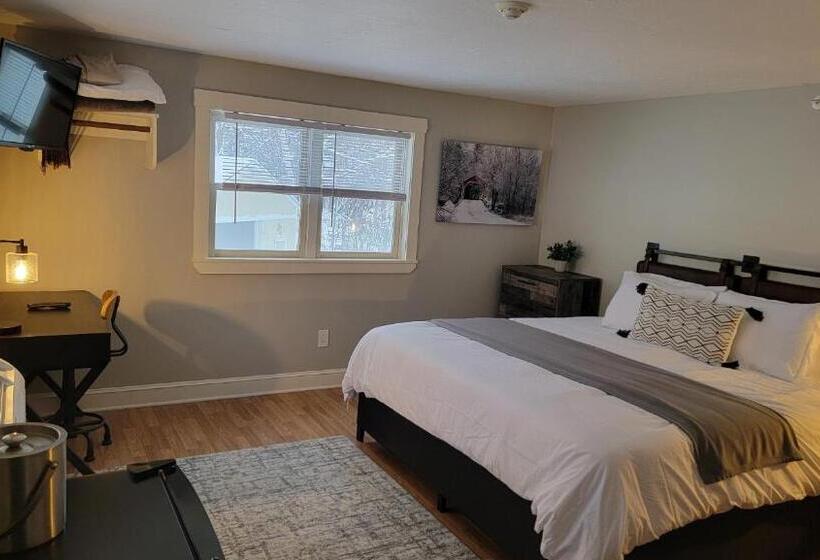 استودیوی استاندارد, Gunstock Inn & Suites
