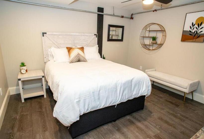 سوییت سوپریور, Gunstock Inn & Suites