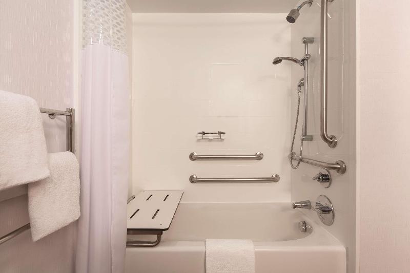 اتاق استاندارد, Hampton Inn Des Moinesairport