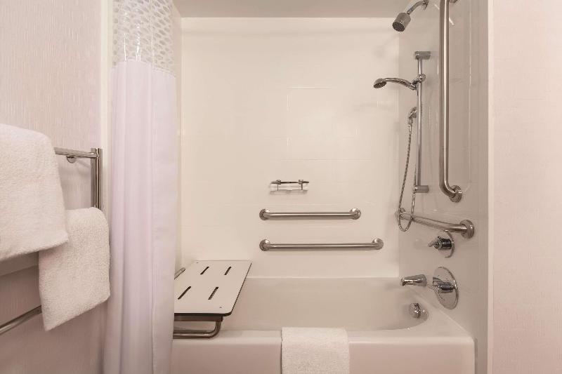 اتاق استاندارد, Hampton Inn Des Moinesairport