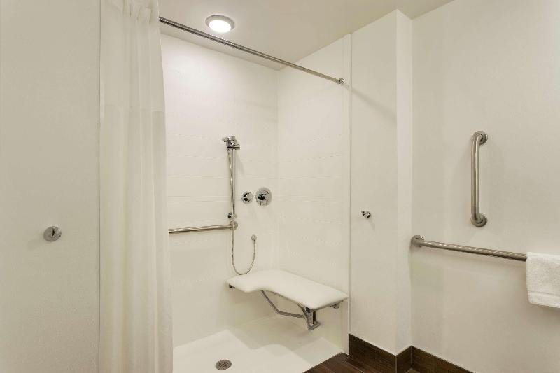 스위트, Hampton Inn & Suites Springdale
