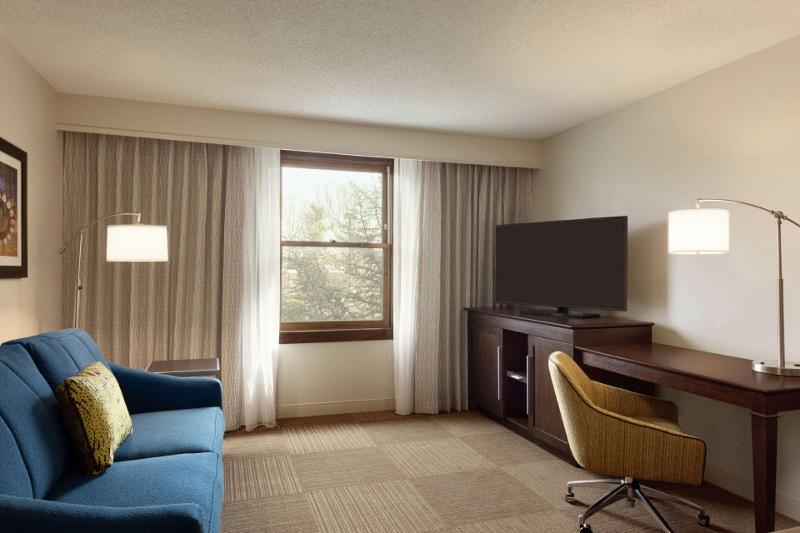 스위트, Hampton Inn & Suites Springdale