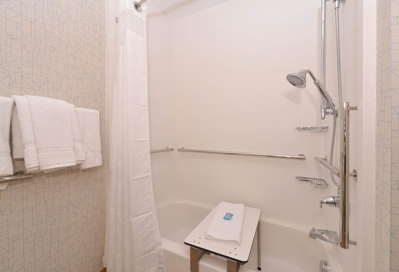장애인을 위한 스위트, Holiday Inn Express Olean, An Ihg