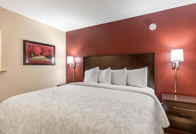带大床的套房, Red Roof Inn Plus & Suites Houston   Iah Airport Sw