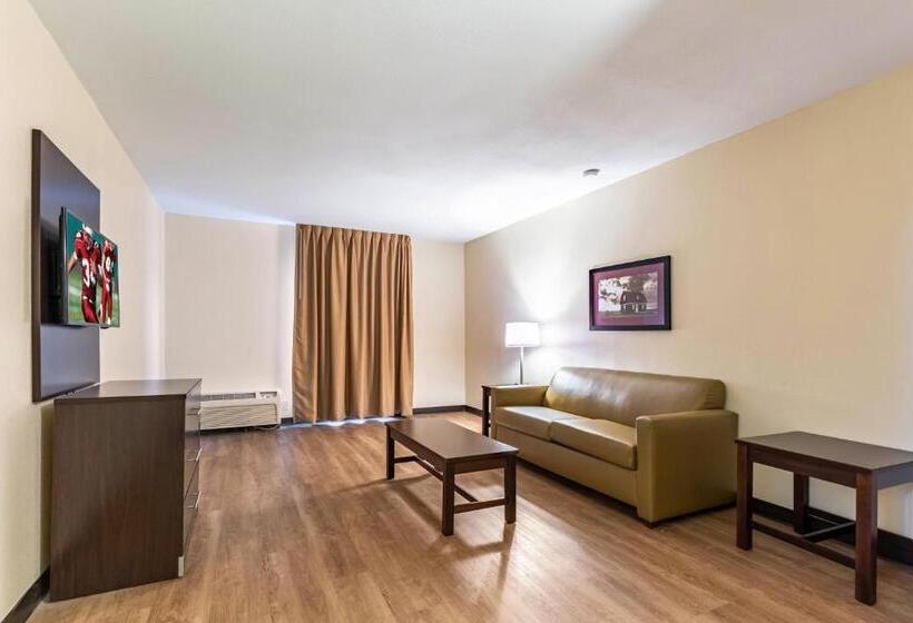 带皇后床的套间, Red Roof Inn Plus & Suites Houston   Iah Airport Sw