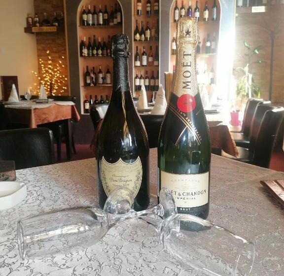اتاق لوکس سه تخته, Pirocanac Rooms & Restaurant