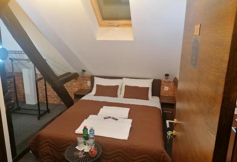 اتاق لوکس, Pirocanac Rooms & Restaurant